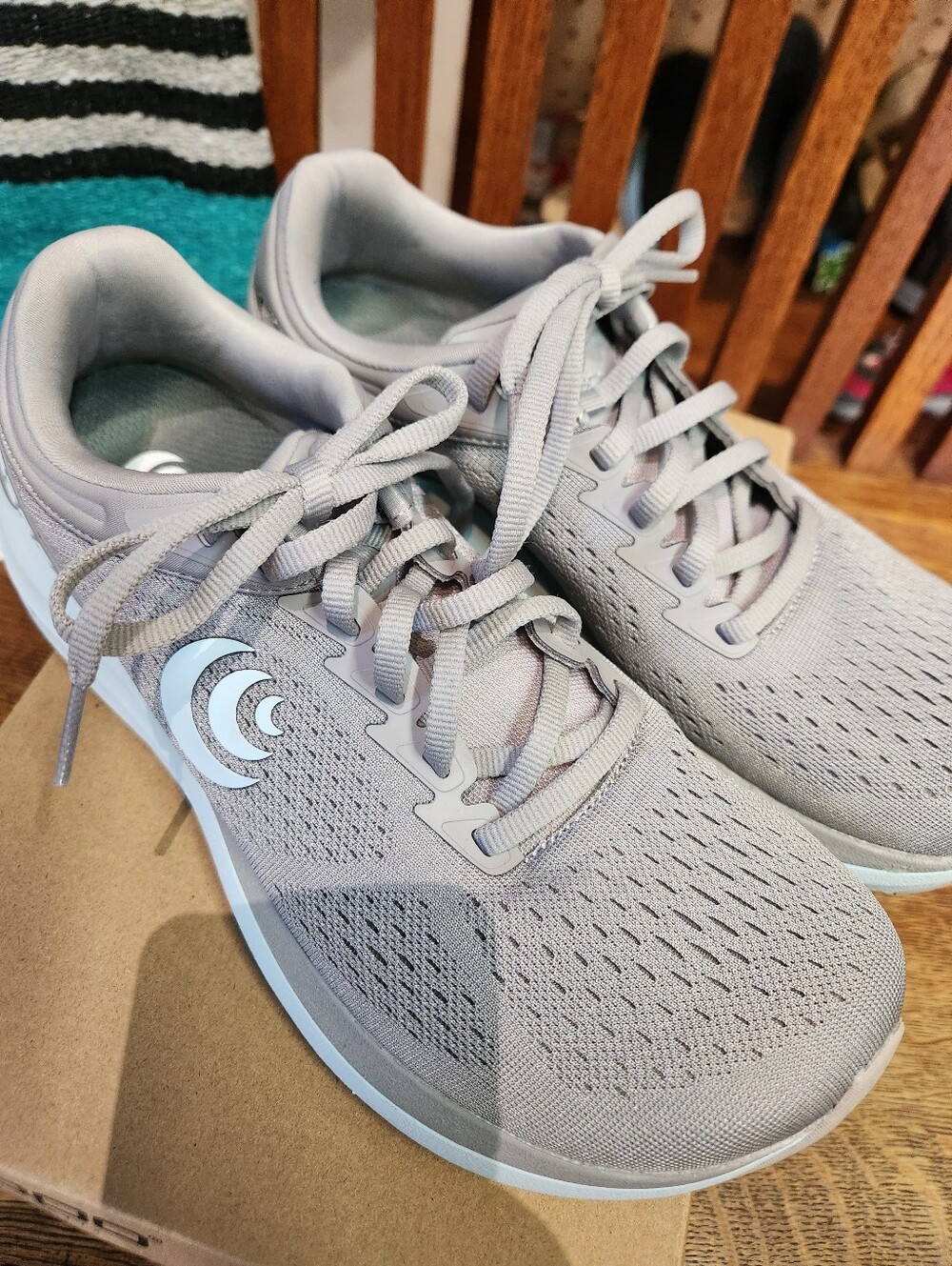 TOPO PHANTOM 3 Women's Light Gray Athletic Lace-Up Sneakers
